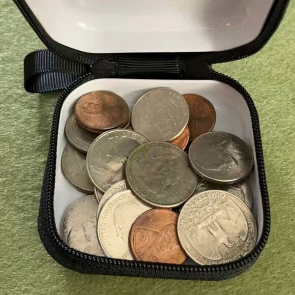 Retro Radio Design Key & Card Holder - Picture 10 of 11